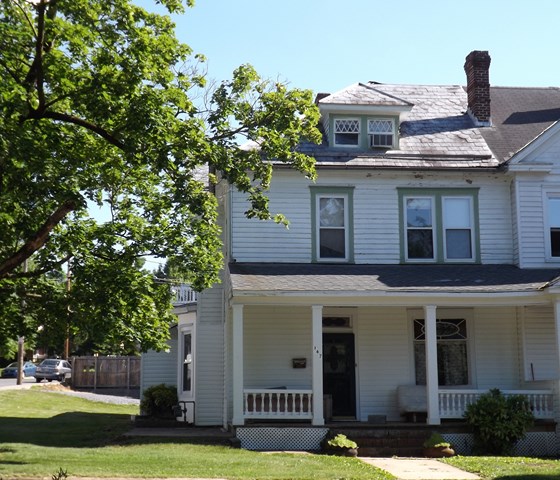 147_05.jpg (26652 bytes)